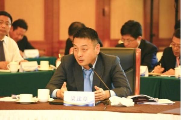 梁建章：機場流量瓶頸不突破就像被扼住咽喉
