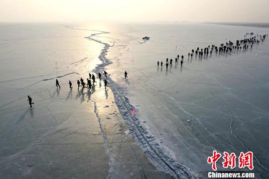 中國旅游新聞網：新疆博斯騰湖“冰雪+”讓冰雪體育“熱”起來 冰雪旅游“火