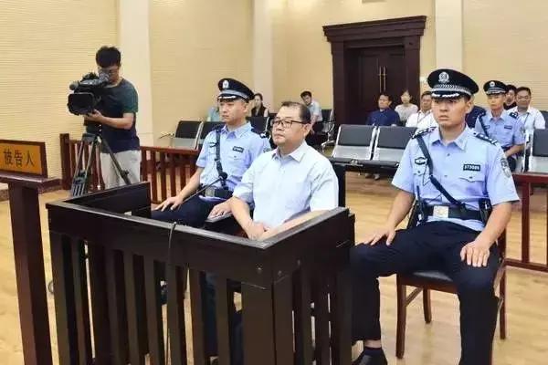 縣委書記升職后，遭原下屬敲詐勒索60萬