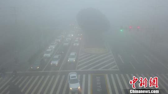 江蘇發(fā)布今年首個大霧紅警 多地能見度小于50米
