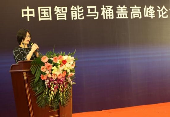 京東商城時尚居家平臺事業群家裝建材部廚房衛浴部總監馮秀紅致辭