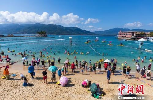 海南春節假期前三天接待游客略降 免稅銷售曬佳績